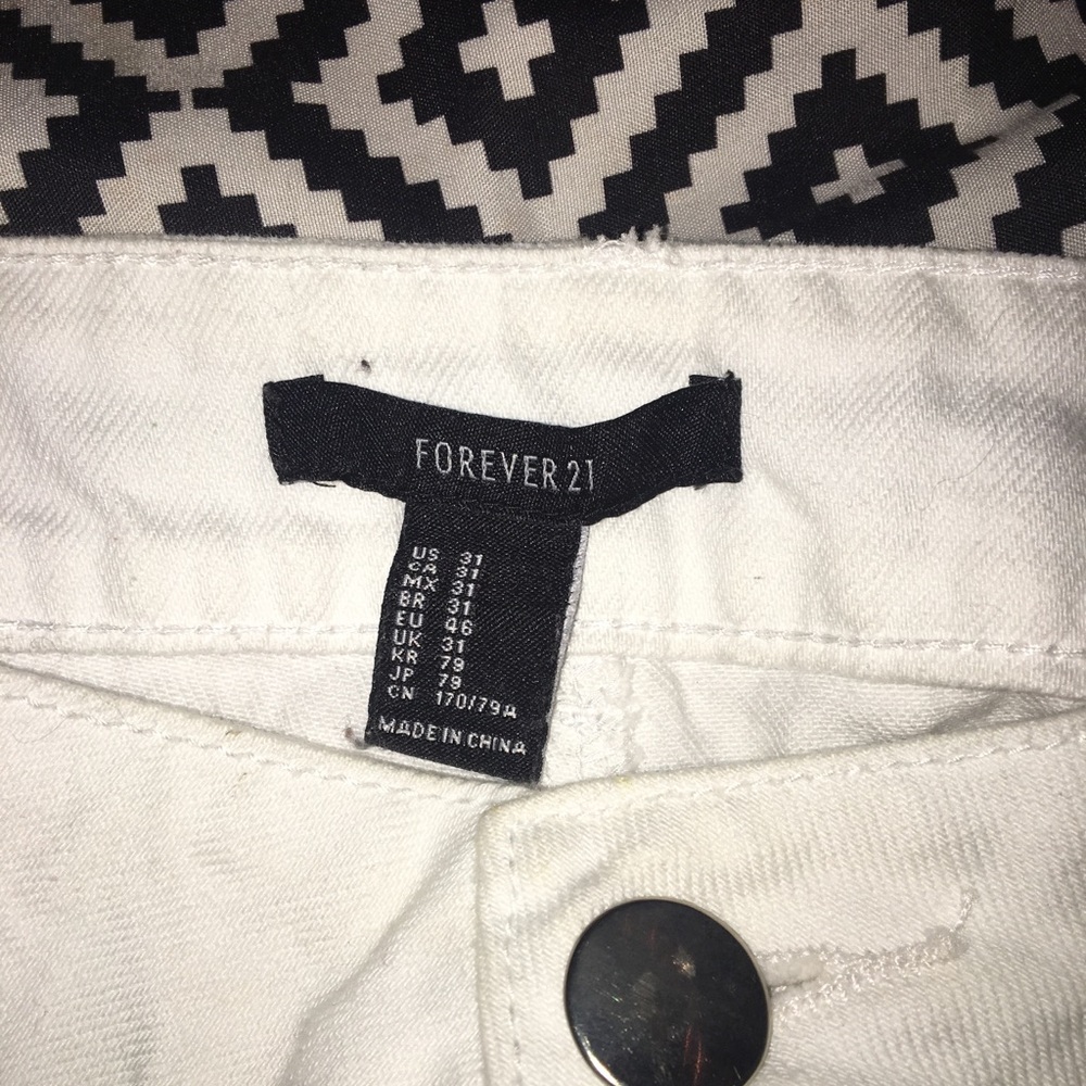 White boyfriend jeans